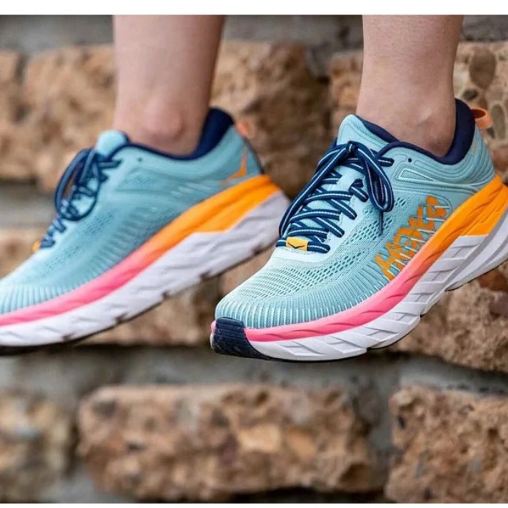 Hoka Bondi 7 in blue haze/black iris
